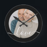 Relógio Redondo Foto personalizada e foto de texto<br><div class="desc">Faça um relógio personalizado na parede de fotos de Ricaso - adicione sua própria foto e texto - presentes de manutenção de fotos</div>