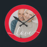 Relógio Redondo Foto personalizada e foto de texto<br><div class="desc">Faça um relógio personalizado na parede de fotos de Ricaso - adicione sua própria foto e texto - presentes de manutenção de fotos</div>