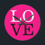 Relógio Redondo Fundo de Rosa Casamento de Amor<br><div class="desc">Você pode facilmente alterar as fontes e cores. Você também pode adicionar seu logotipo e imagem de fundo como desejar.</div>