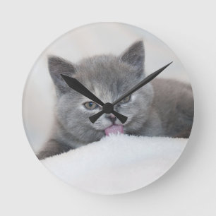 Relógio Redondo Gatinho Cinza Fofo Com a Língua de Fora!