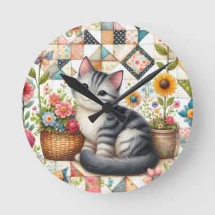 Relógio Redondo Gato Fofo em Colcha Floral Cottagecore