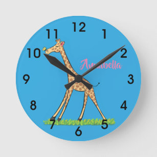 Relógio Redondo Girafa linda e feliz com cartoon de borboleta