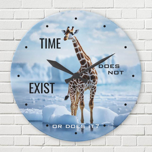 Relógio Redondo Girafa Surreal Engraçada na Antártica (A funny surreal wall clock featuring a painting of a giraffe lost in ice in Antarctica)