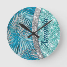 Glitter prateado verde-cinzento deixa monograma