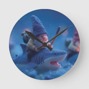Relógio Redondo Gnomos Whimsical Andando em Tubarões