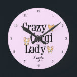 Relógio Redondo Grelha de Corgi doida e doida, rosa personalizado<br><div class="desc">Este relógio rosa giro Pembroke Welsh Corgi apresenta bonito cachorrinhos de corgi para uma Dama Louca de Corgi. Personalize-o com um nome para um bom presente de dono de Corgi.</div>