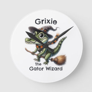 Relógio Redondo Grixie, O Gator Wizard Dirige Broom Halloween