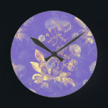 Relógio Redondo Ilustração Dourada Floral Azul Elegante Vintage<br><div class="desc">Uma ilustração elegante com florais azuis e dourados,  ideal para adicionar um toque de elegância ao seu estilo de decoração doméstico.</div>