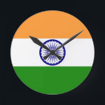 Relógio Redondo india<br><div class="desc">Bandeira de India. A bandeira nacional de India é uma bandeira tricolour retangular horizontal, do açafrão de India, do branco e do verde de India; com o Ashok Chakra, umas 24 rodas do raio, nos azuis marinhos em seu centro. Foi adotado em seu formulário atual durante uma reunião da assembleia...</div>