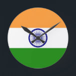 Relógio Redondo india<br><div class="desc">Bandeira de India. A bandeira nacional de India é uma bandeira tricolour retangular horizontal, do açafrão de India, do branco e do verde de India; com o Ashok Chakra, umas 24 rodas do raio, nos azuis marinhos em seu centro. Foi adotado em seu formulário atual durante uma reunião da assembleia...</div>