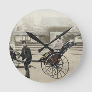 Relógio Redondo "Jinrikisha" na frente de um templo, c.1880 (mão