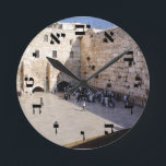 Relógio Redondo Kotel - Letra Hebraica em Bloco<br><div class="desc">O mercado de consumo "Hebraico essencial" oferece uma experiência comprada, já que você não encontrará em nenhum outro lugar. Nossa especialidade é hebraica, e em nossa loja você encontrará hebraico em bloco, script e script Rashi. Conte aos seus amigos sobre nós e envie-lhes o nosso link: http://www.zazzle.com/HebrewNames?rf=238549869542096443* APROVEITE A SUA...</div>
