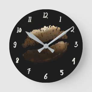 Relógio Redondo Lábios Dourados Brilhantes Batom Beijo Glamour Ele