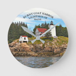 Relógio Redondo Lighthouse Maine Wall Clock, um farol de Casaco qu