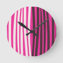 Listras verticais brancas e pretas cor-de-rosa