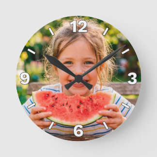 Relógio Redondo Little Girl Eating Fresh Watermelon Summer Kids De