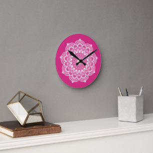 Relógio Redondo Mandala Branco em Fundo Rosa