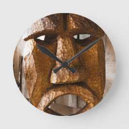 Relógio Redondo Mão africana máscara cinzelada