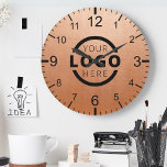 Relógio Redondo Marca do Promocional de logotipo da empresa person<br><div class="desc">Adicione seu logotipo corporativo personalizado para criar um relógio exclusivo na parede. Torna um promocional de excelente oferecido ou presente corporativo para clientes,  fornecedores,  funcionários ou outras pessoas especiais. Escolha entre diferentes formas e tamanhos de relógio. Nenhuma quantidade mínima,  nenhuma taxa de configuração.</div>