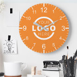 Relógio Redondo Marca do Promocional de logotipo da empresa person<br><div class="desc">Adicione seu logotipo corporativo personalizado para criar um relógio exclusivo na parede. Torna um promocional de excelente oferecido ou presente corporativo para clientes,  fornecedores,  funcionários ou outras pessoas especiais. Escolha entre diferentes formas e tamanhos de relógio. Nenhuma quantidade mínima,  nenhuma taxa de configuração.</div>