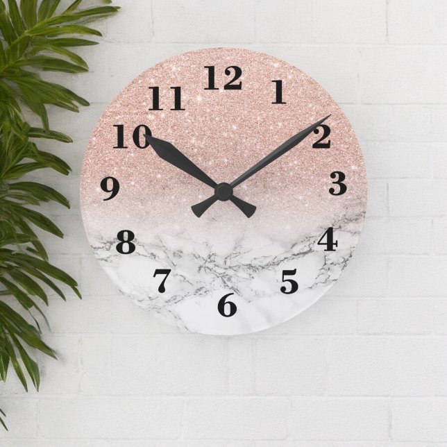 Relógio Redondo mármore branco ombre, cor-de-rosa, rosa, na moda f (Stylish faux rose pink glitter ombre white marble round clock)