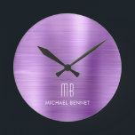 Relógio Redondo Metálico Elegante Monograma Roxo Bruto<br><div class="desc">Relógio redondo roxo,  roxo,  monograma personalizado e roxo.</div>