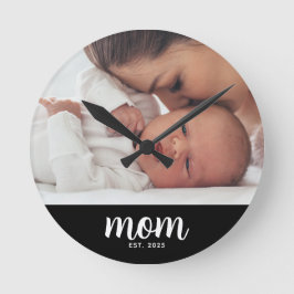 Relógio Redondo Mom Established Modern White Script Photo