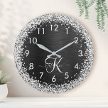 Relógio Redondo Monograma do Sparkle Preto com Glitter de Prata Pe<br><div class="desc">Personalize facilmente esta moda design de relógio elegante com brilho bonito prateado em um fundo metálico escovado preto.</div>
