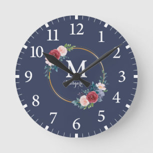 Relógio Redondo Monograma e nome personalizados do Wreath Rosa Bur