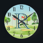 Relógio Redondo Monograma Personalizado do Curso Golf<br><div class="desc">LAYERING ÚNICO DO MONOGRAMA — olhem de perto e verão três cores, o que lhe dá a sensação de profundidade. Personalizado adicionalmente com o primeiro nome e colocado num campo de golfe. Uma ideia especial para um presente ou você pode simplesmente se divertir! Se você tiver alguma pergunta sobre design...</div>