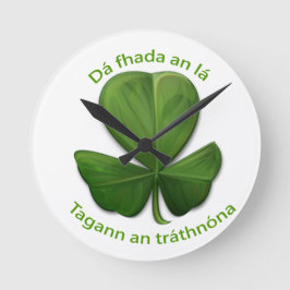 Relógio Redondo Não importa quanto tempo o dia chegue a noite.