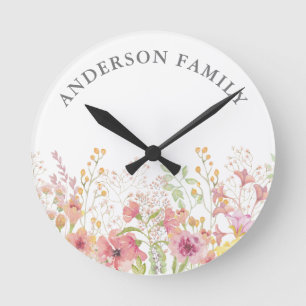 Relógio Redondo Nome da Família Floral de Aquarela Rosa