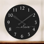 Relógio Redondo Nome do Monograma Girly de Script Moderno Branco N<br><div class="desc">Relógio de Nome do Monograma Simples de Script Preto e Branco. Isto faz o doce e perfeito aniversário de 16 anos,  casamento,  chá de panela,  aniversário,  chá de fraldas ou festa de solteira presente para alguém que ama luxo de luxo e estilos quíticos.</div>