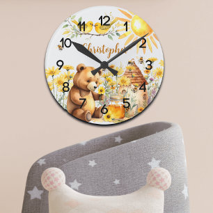 Relógio Redondo Nome Personalizado Urso de Teddy Das Abelhas