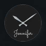 Relógio Redondo Nome pessoal personalizável, Nome pessoal<br><div class="desc">Nome pessoal personalizável,  Nome pessoal,  monograma,  Jennifer,  nomes caligráficos,  iniciais,  presentes de aniversário</div>