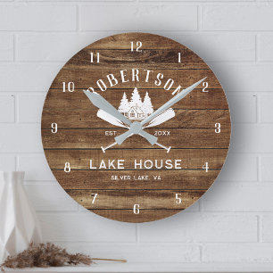 Relógio Redondo Nome Rustic Wood Family Name Lake House Trees