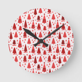 Relógio Redondo Padrão Fofo da Floresta de Natal Vermelho