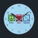 Relógio Redondo Peace Love Clarinets<br><div class="desc">O presente bonito do Peace Love Clarinets. Um design de clarinete fofo para orquestra ou banda com um bonito sinal de paz,  coração e instrumento.</div>