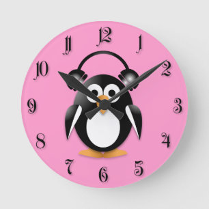 Relógio Redondo Pinguim com fones de ouvido