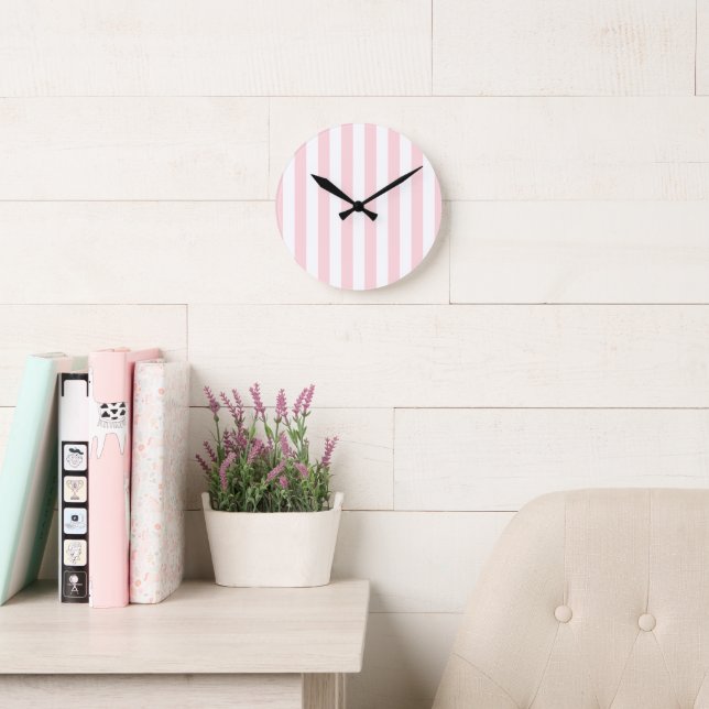 Relógio Redondo Pink & White Stripe Clock (Sala de leitura)