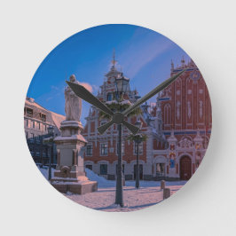 Relógio Redondo Praça da Prefeitura de Riga no inverno
