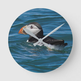 Relógio Redondo Puffin no mar faux tela de impressão acrílica chav