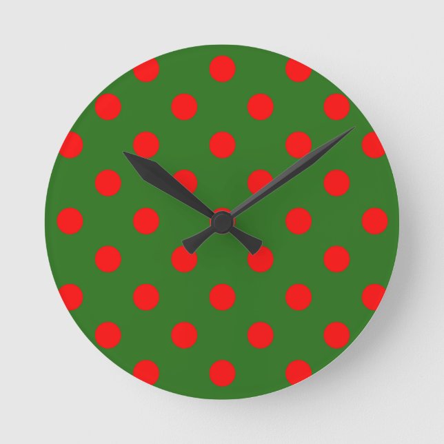 Relógio Redondo Red On Green Polka Dots Pattern Design  (Frente)