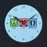 Relógio Redondo Reflexologia do Amor pela Paz<br><div class="desc">Reflexologia Do Amor Pela Paz. Um presente de terapia de zona fofa para um reflexólogo que usa pontos reflexos nos pés,  mãos ou ouvidos.</div>