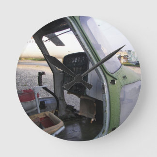 Relógio Redondo Restos de helicóptero de guerra fria.