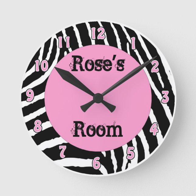 Relógio Redondo Rosa claro Zebra Girls Room Wall Clock com Nome (Frente)