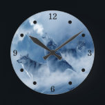 Relógio Redondo Rustic Howling Wolves Round<br><div class="desc">Este belo relógio de lobos rugindo é perfeito para uma cabana selvagem,  casa de lago ou casa de campo. Para o amante da natureza e da vida selvagem.</div>