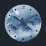 Relógio Redondo Rustic Howling Wolves Round<br><div class="desc">Este belo relógio de lobos rugindo é perfeito para uma cabana selvagem,  casa de lago ou casa de campo. Para o amante da natureza e da vida selvagem.</div>