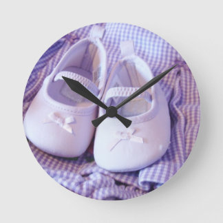Relógio Redondo Sapatos de bebê Botinhas relógios Lavanda Sapatos