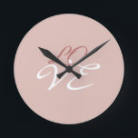 Relógio Redondo Script de Caligrafia Dourada com amor<br><div class="desc">Você pode mudar facilmente as fontes e as cores. Você também pode adicionar seu logotipo e a imagem de fundo conforme desejar.</div>